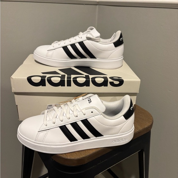 Women's Adidas Grand Court 2.0 White Sneakers - Size 7 NWT - Picture 2 of 10